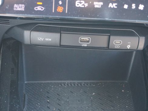 Used 2024 Kia Niro Wind FWD image 13