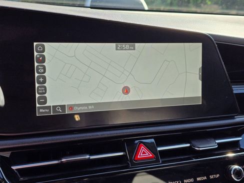 Used 2024 Kia Niro SX Touring FWD image 22