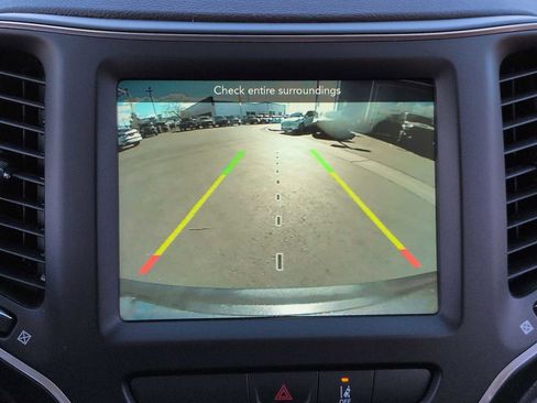 Used 2022 Jeep Cherokee Latitude Lux w/ Sun & Sound Group image 31