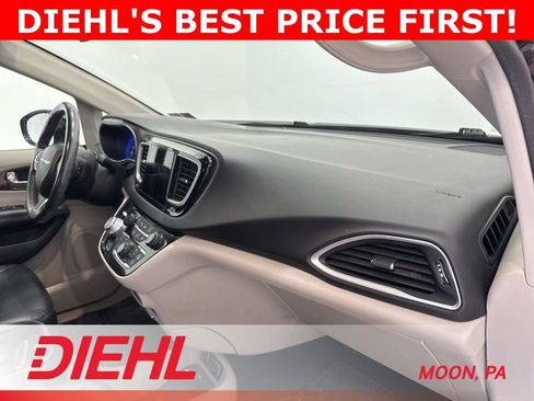 Used 2019 Chrysler Pacifica Touring-L w/ Advanced Safetytec Group FWD image 16