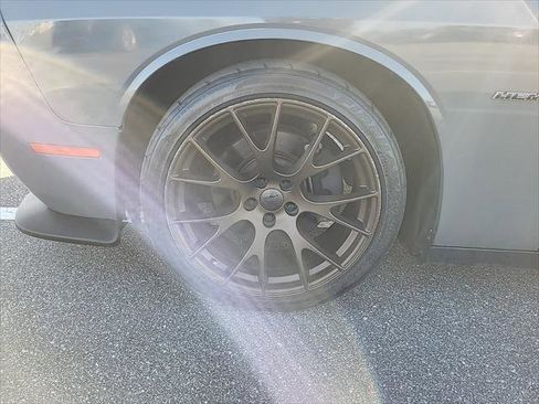 Used 2017 Dodge Challenger R/T w/ Driver Convenience Group RWD image 11