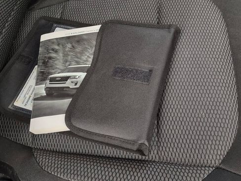 Used 2018 Ford Explorer XLT w/ Equipment Group 201A AWD/4WD image 27