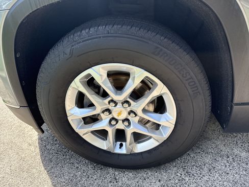 Used 2020 Chevrolet Traverse LT AWD/4WD image 11