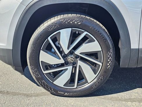 Certified 2025 Volkswagen Atlas SEL AWD/4WD image 8