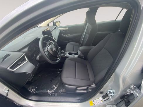 Used 2025 Toyota Corolla LE FWD image 9
