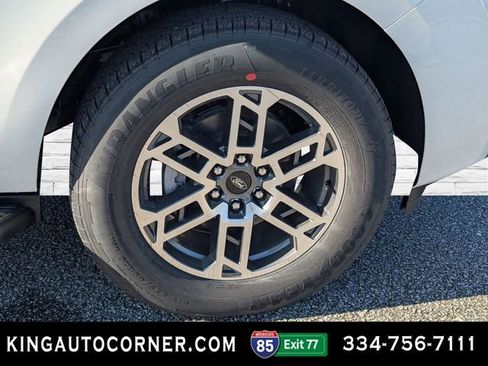 New 2025 Ford Expedition Active RWD image 11