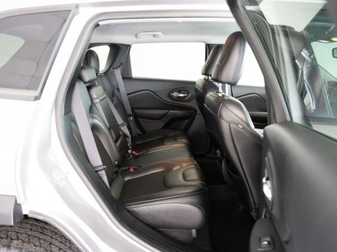 Used 2019 Jeep Cherokee Trailhawk w/ Cold Weather Group AWD/4WD image 21