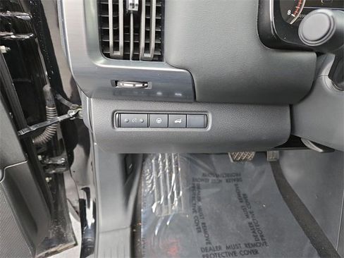 Certified 2025 Nissan Pathfinder SL image 18