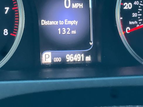 Used 2016 Toyota Camry SE image 24