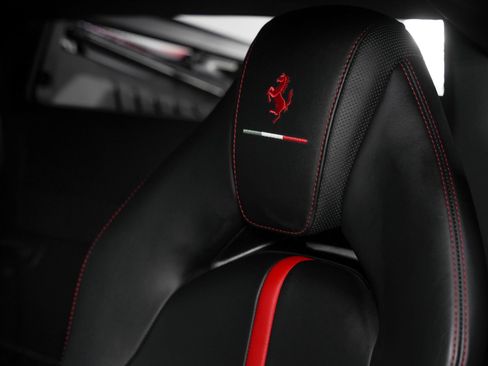 Used 2022 Ferrari F8 Tributo image 39