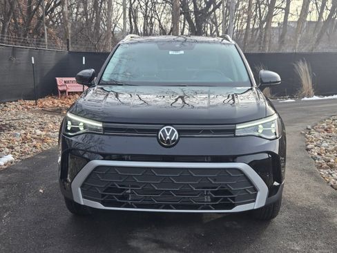 New 2026 Volkswagen Taos SE image 8