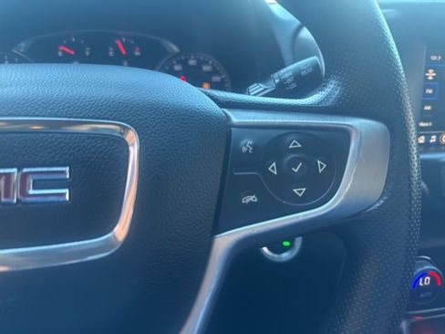 Used 2022 GMC Terrain SLE w/ Driver Convenience Package image 12