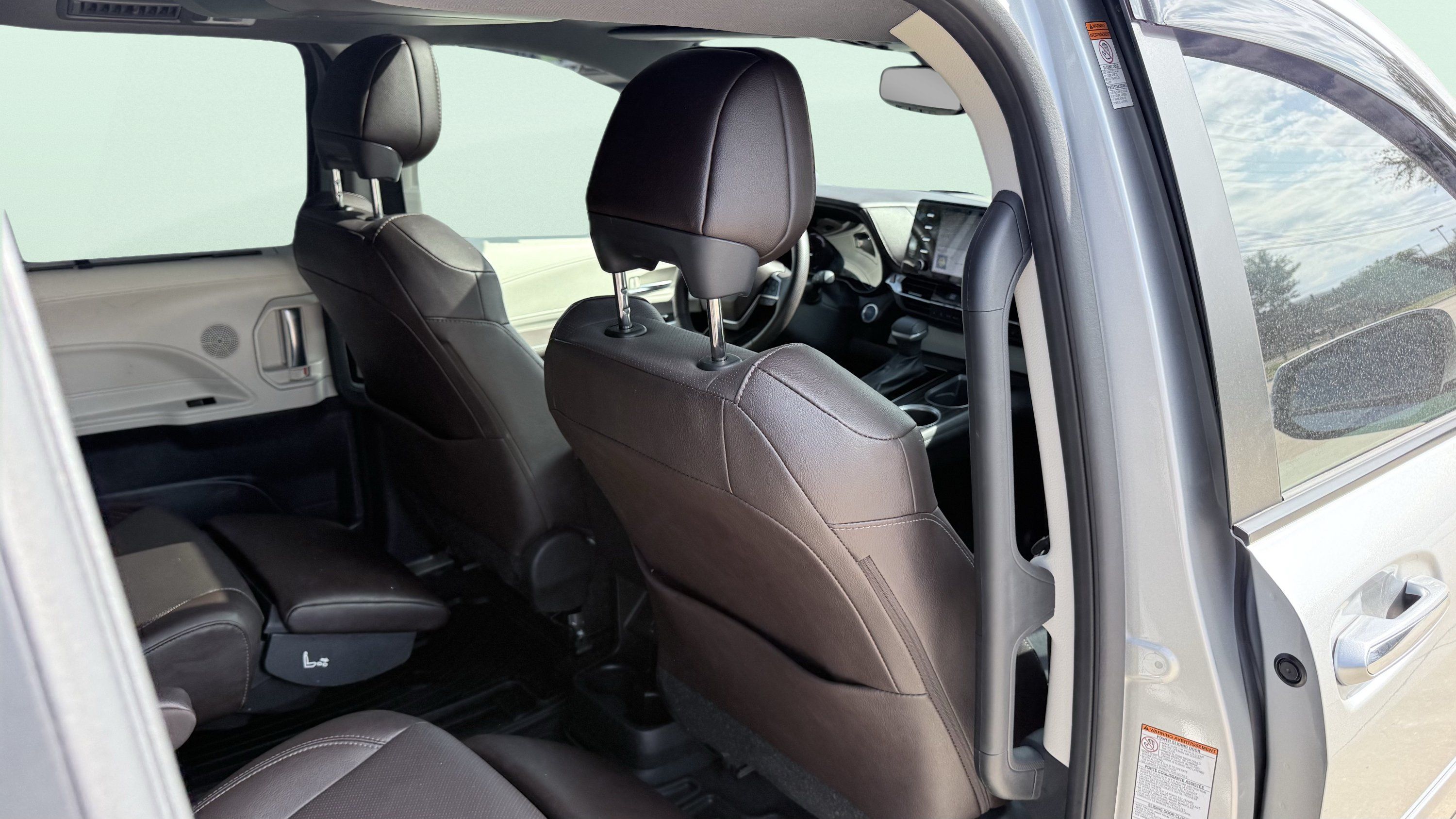 Used 2022 Toyota Sienna Platinum FWD image 39
