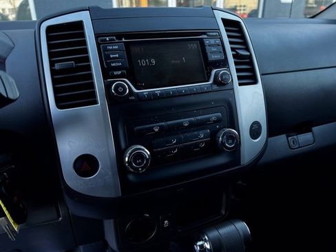 Used 2015 Nissan Xterra S image 40