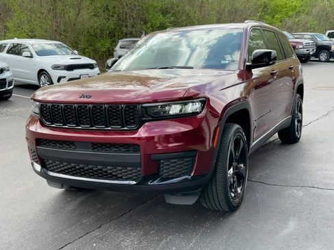 Used 2023 Jeep Grand Cherokee L Laredo AWD/4WD image 8