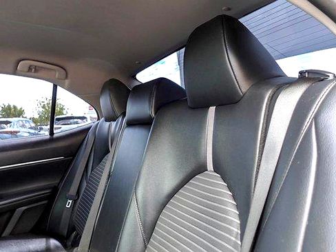Used 2023 Toyota Camry SE FWD image 23