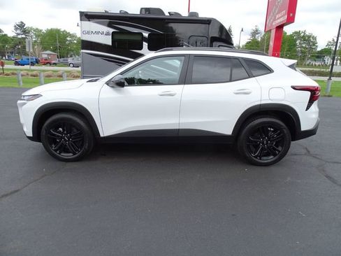 Used 2025 Chevrolet Trax ACTIV w/ Driver Confidence Package FWD image 9