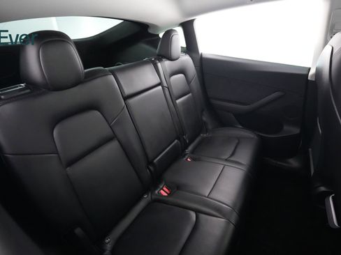 Used 2022 Tesla Model Y Long Range AWD/4WD image 5