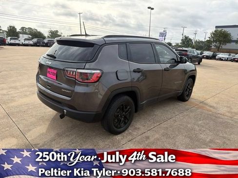 Used 2018 Jeep Compass Sport w/ Tech Group FWD image 9