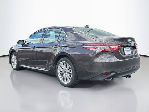 Used 2020 Toyota Camry XLE FWD image 12