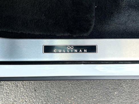 Used 2022 Rolls-Royce Cullinan Black Badge AWD/4WD image 27