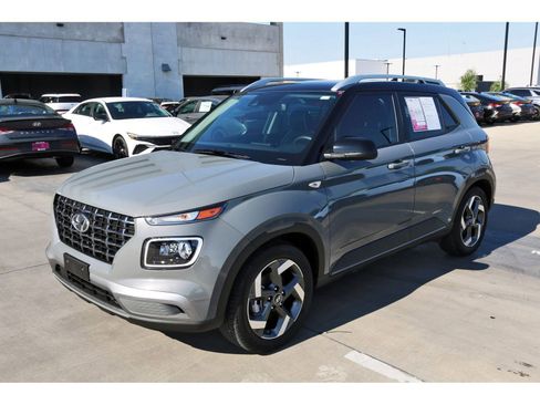 Certified 2022 Hyundai Venue Limited w/ Cargo Package FWD image 4