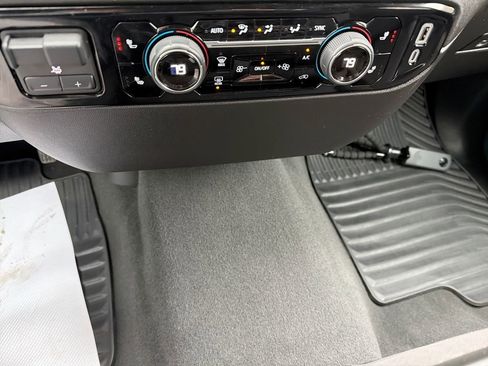 Used 2025 Chevrolet Silverado 2500 LT w/ Convenience Package image 27