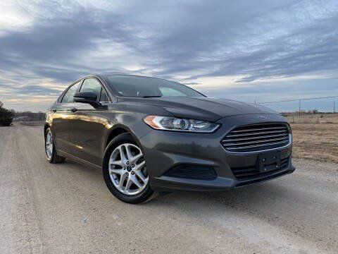 Used 2015 Ford Fusion SE FWD image 2