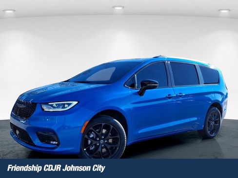 New 2026 Chrysler Pacifica Select w/ S Appearance Package AWD/4WD image 1