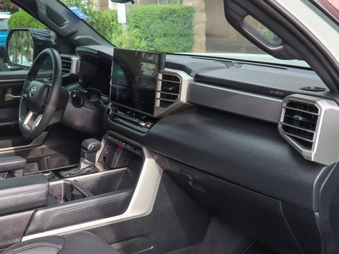 Used 2025 Toyota Tundra Limited w/ TRD Off-Road Package AWD/4WD image 44