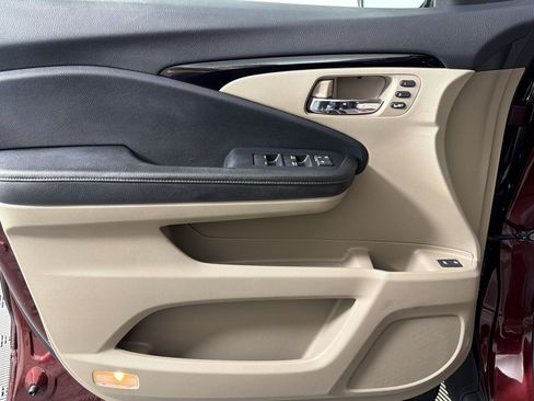 Used 2018 Honda Pilot Touring image 10