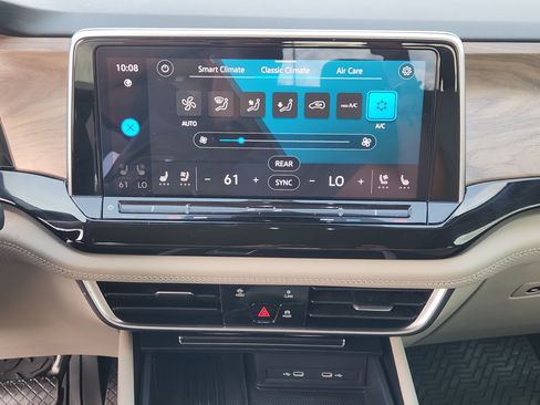 Used 2025 Volkswagen Atlas SE FWD image 19