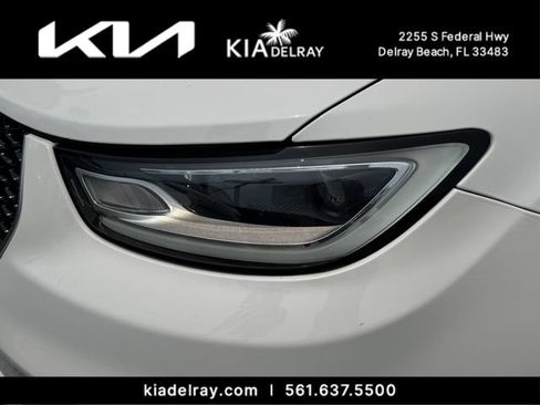 Used 2023 Chrysler Pacifica Pinnacle FWD image 6