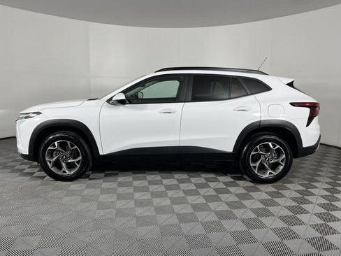 Used 2024 Chevrolet Trax LT w/ Driver Confidence Package FWD image 5