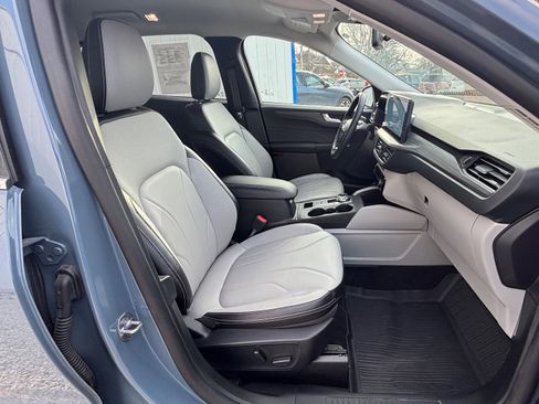 Certified 2025 Ford Escape Platinum w/ Premium Technology Package image 26