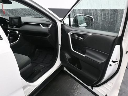 Used 2022 Toyota RAV4 XLE AWD/4WD image 12
