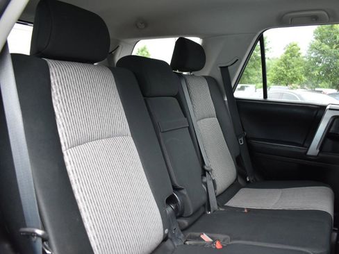 Used 2016 Toyota 4Runner SR5 AWD/4WD image 32