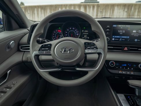 Used 2022 Hyundai Elantra SEL w/ Cargo Package FWD image 25