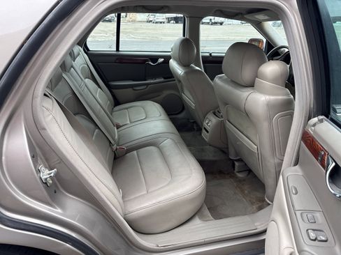 Used 2004 Cadillac De Ville w/ Equipment Group FWD image 4