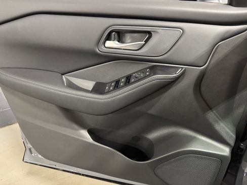 New 2026 Nissan Rogue SV FWD image 9