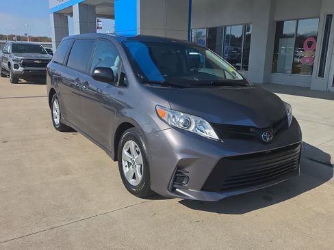 Used 2020 Toyota Sienna L image 3