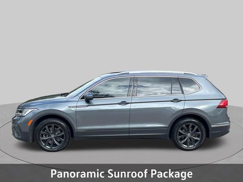 Used 2024 Volkswagen Tiguan SE w/ Panoramic Sunroof Package FWD image 2