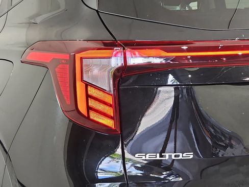 Used 2025 Kia Seltos S FWD image 30