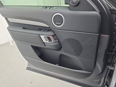 Used 2025 Land Rover Discovery Dynamic SE image 26