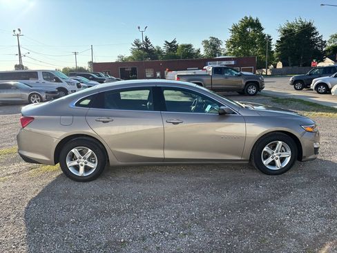 Used 2024 Chevrolet Malibu LT FWD image 2