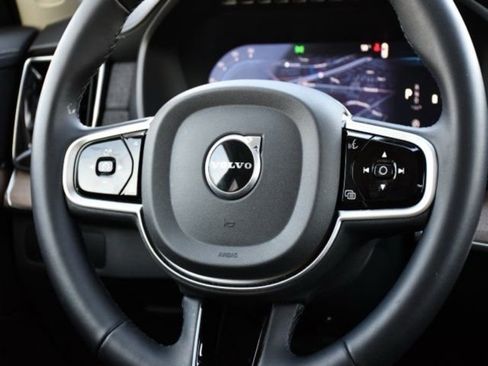 Used 2025 Volvo XC90 B5 Plus image 18