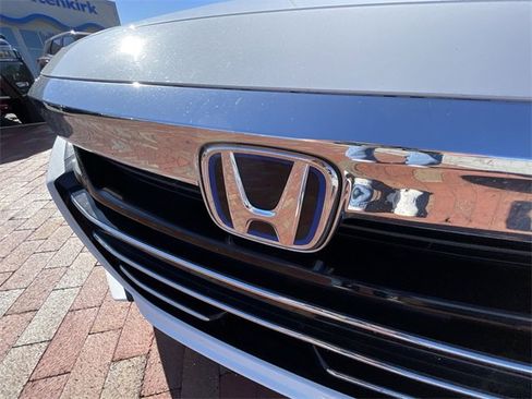 Used 2022 Honda Accord Touring image 4