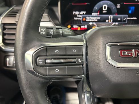 Used 2025 GMC Acadia Elevation image 30