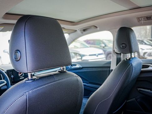 New 2025 Volkswagen Taos SE image 23