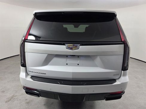 Used 2023 Cadillac Escalade Sport w/ Touring Package image 5